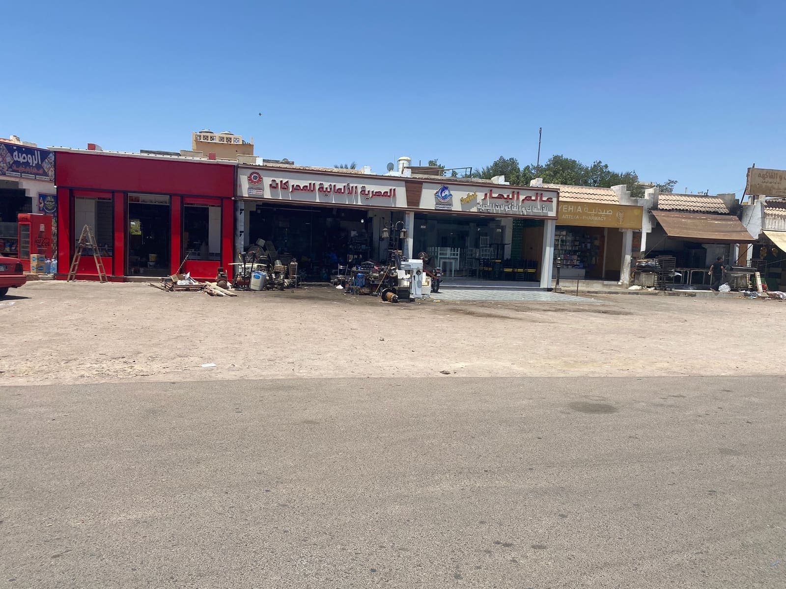 Negozi e attività commerciali nel quartiere locale di Hadaba