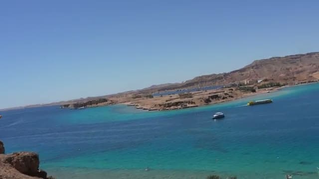 La baia davanti all'Albatros Sharm che prosegue verso Ras Mohammed: nuotando in quella direzione si arriva alla zona di barriera corallina