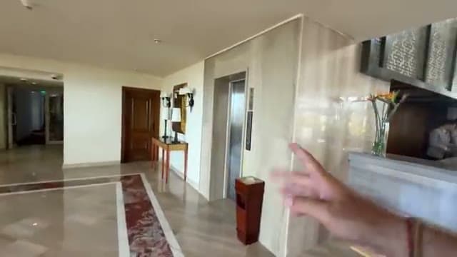 Uno degli ascensori interni del Baron Resort: struttura pianeggiante e accessibile, a differenza di altri hotel di Sharm pieni di scalini