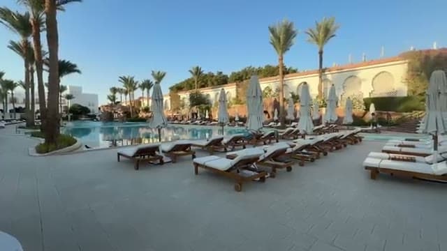 La zona piscina del Baron Palms, la sezione solo per adulti accanto al Baron Resort
