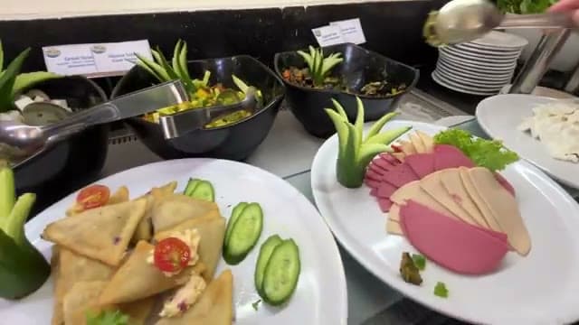 Il buffet del ristorante principale del Grand Oasis Resort, con piatti dolci e salati di cucina europea ed egiziana