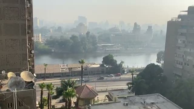 Il panorama del Cairo visto dall'alto del Pharaohs Hotel, con il Nilo, il lungofiume e i palazzi della zona di Dokki