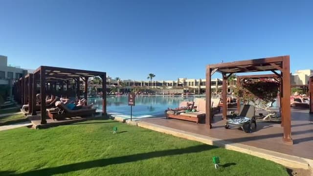 La piscina "pacifica" del Sensatori, appartata e senza animazione, per chi cerca silenzio