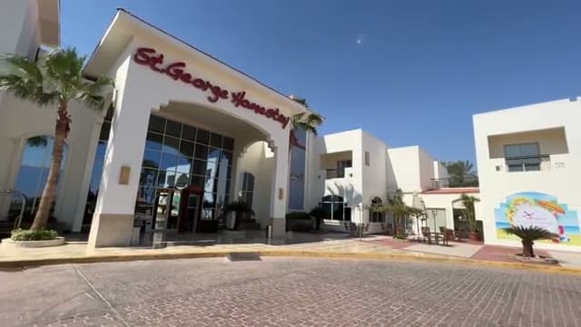 L'ingresso dello StGeorge Homestay Xperience, senza affaccio diretto sul mare ma a pochi minuti da due spiagge