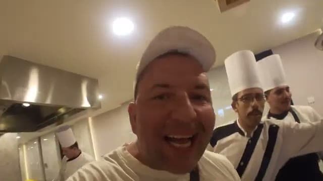Il taglio della carne fresca al buffet del V Hotel Sharm, in porzioni abbondanti