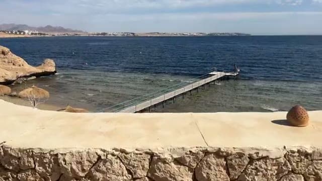 Il primo pontile del Veraclub Reef con vista sulla baia, al confine con il Club Reef