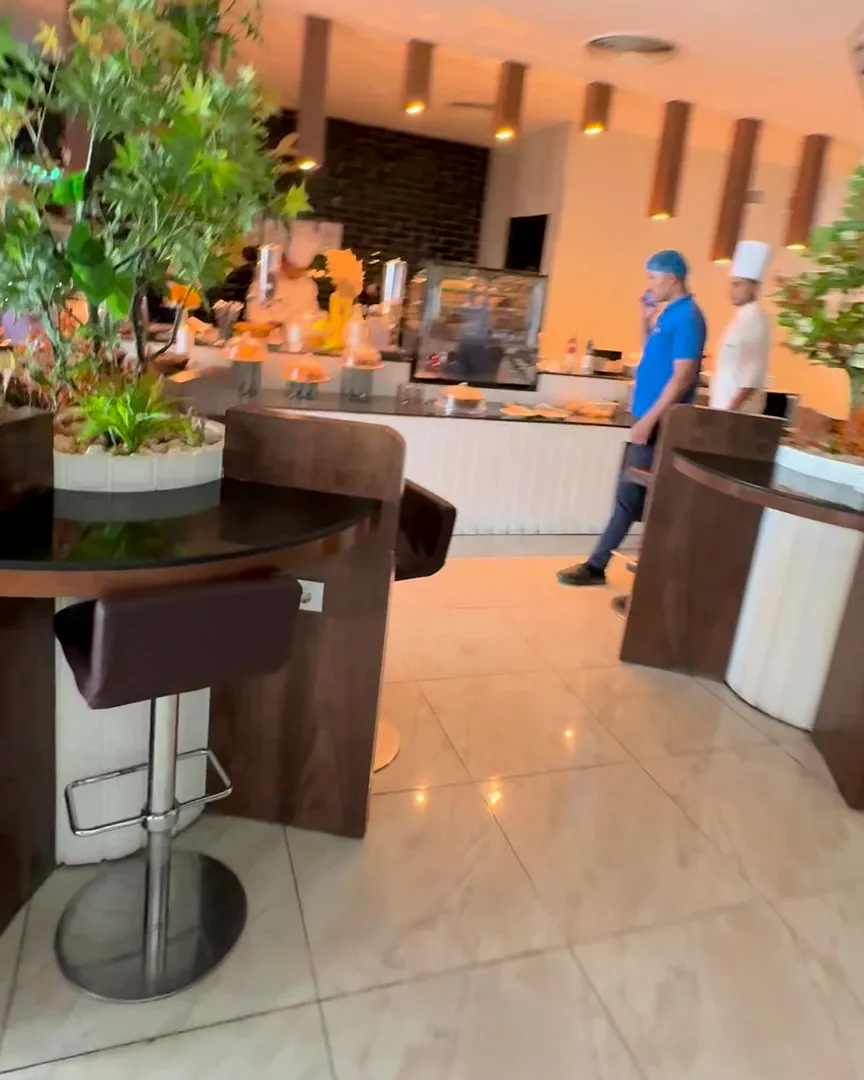Il buffet della Pearl Lounge all'aeroporto di Sharm el Sheikh