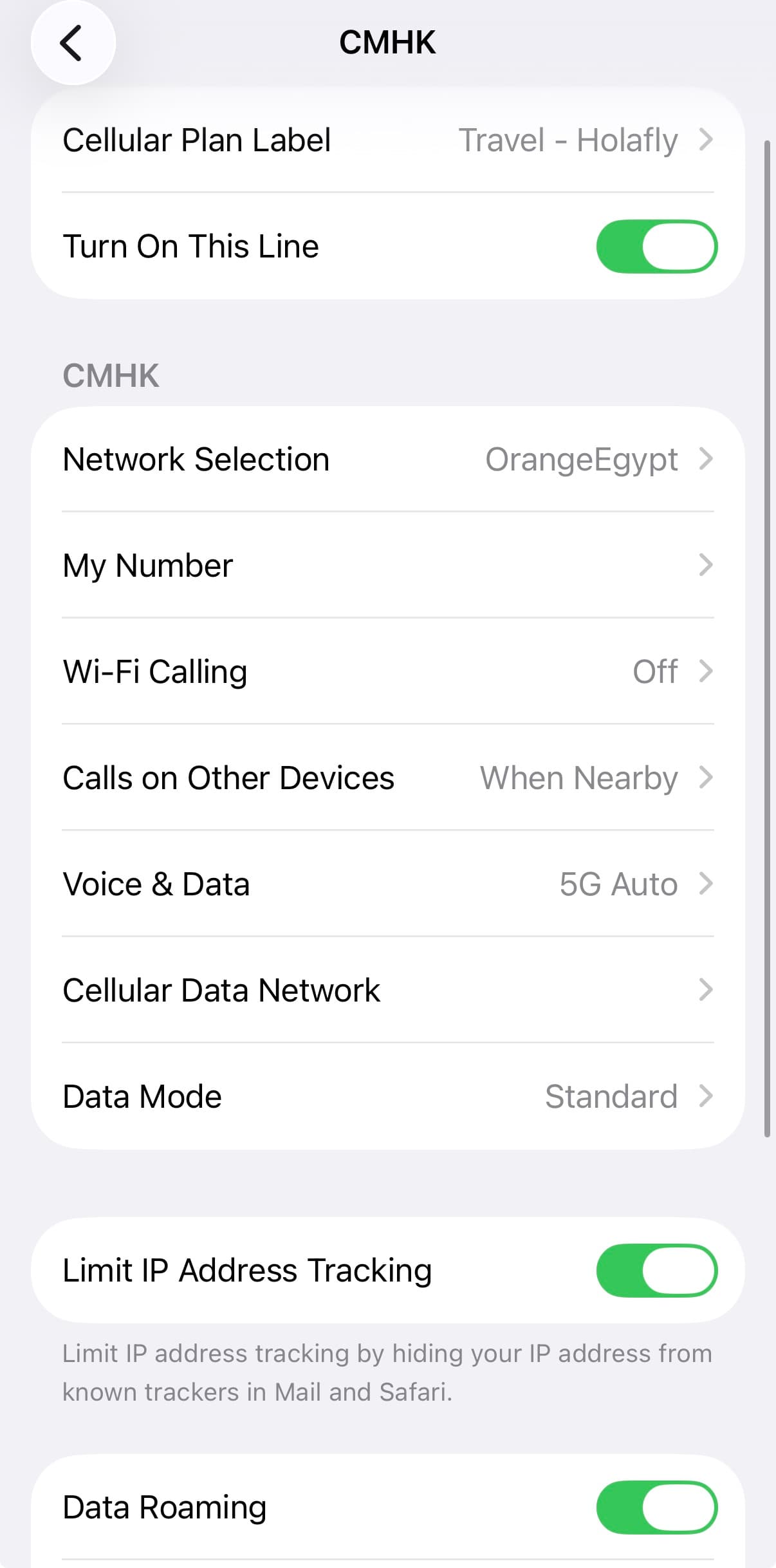La linea della eSIM Holafly nelle impostazioni iPhone, con il roaming dati acceso e la rete Orange Egypt agganciata
