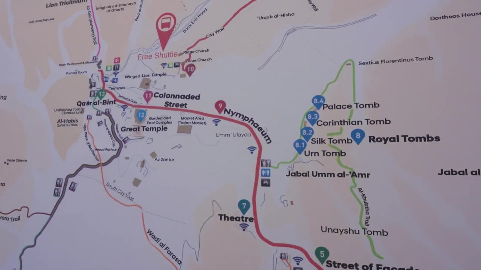 Mappa dei sentieri di Petra all'ingresso del sito