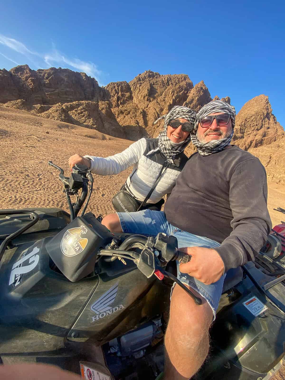 Quad singolo nel deserto