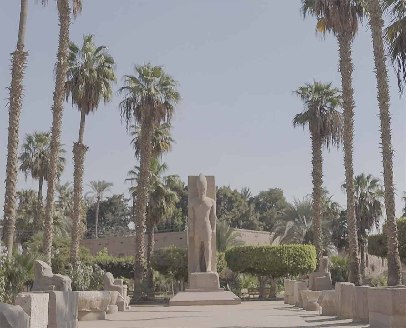 L' esterno del museo di Mit Rahina in Egitto