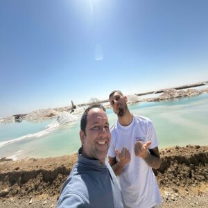 selfie davanti le saline di siwa