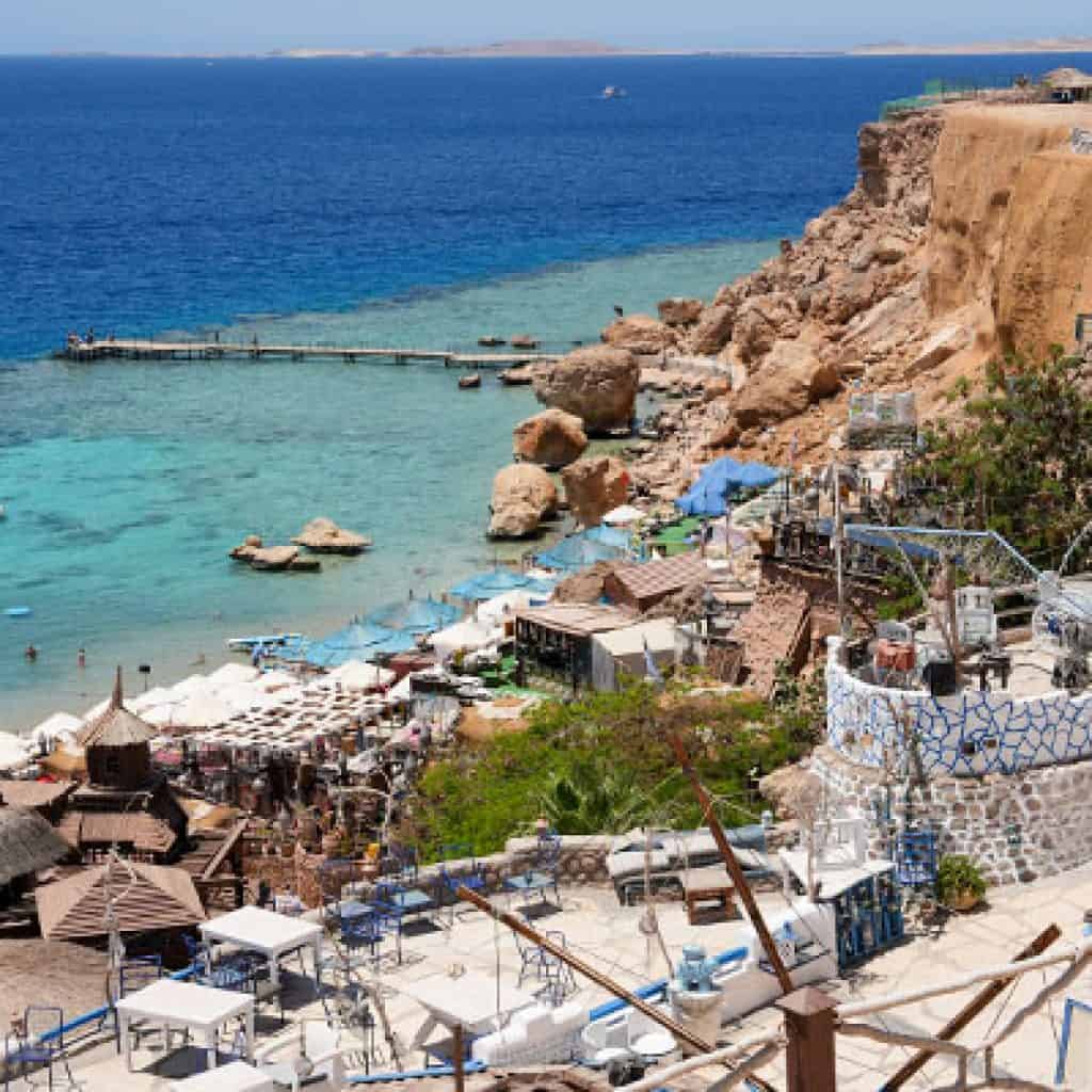 la baia di temple con il farsha ed il faraana reef e i colori del mare
