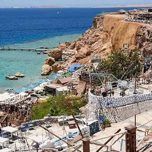la baia di temple con il farsha ed il faraana reef e i colori del mare