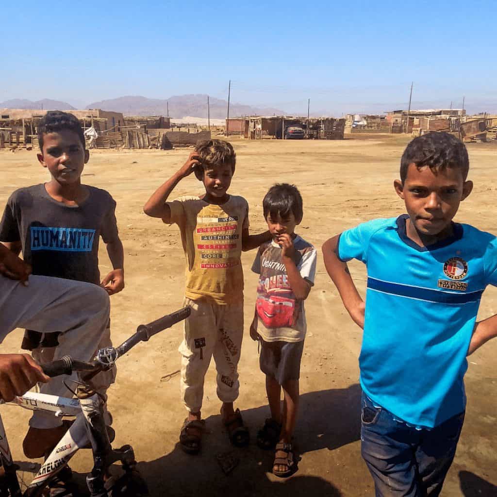 bambini beduini deserto